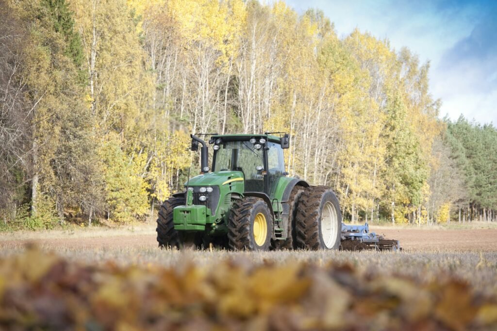 52685,Tractor With an Aerator