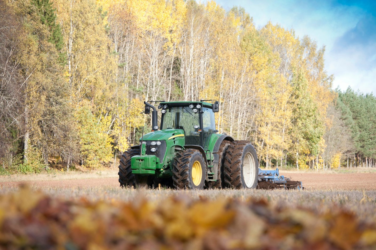 52685,Tractor With an Aerator